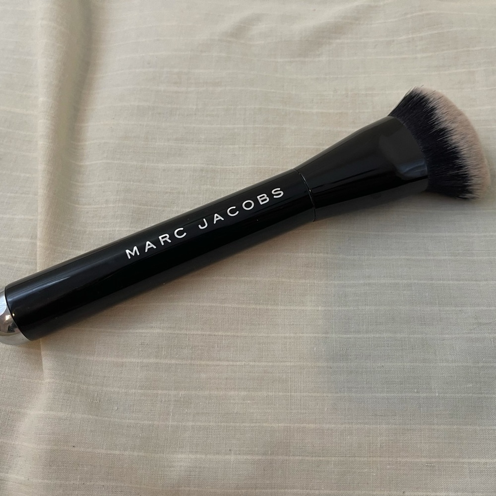 Marc Jacobs The Face II sculpting Makeup Brush